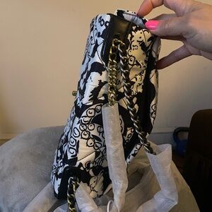 Women Black and White Floral Quilted Flap sling Bag